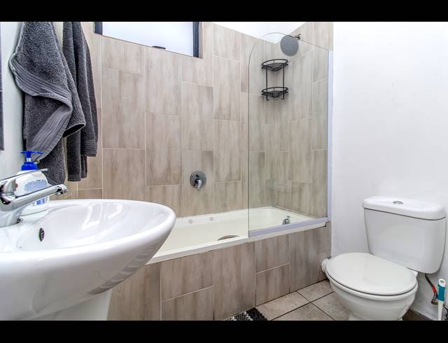 1 BEDROOM APARTMENT TO LET IN FERNDALE